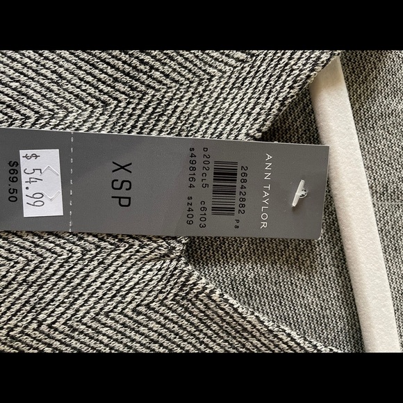 Ann Taylor, Petite XS, Houndstooth Peplum Blouse. - Picture 2 of 2